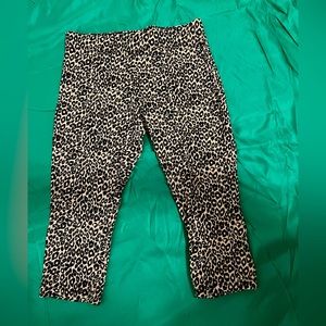 Leopard Capri Leggings, Size Medium, Express, Preowned, Good Condition